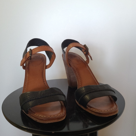 Frye - Black and Brown Leather Block Heeled Sandal - Size 9 - Picture 9 of 11
